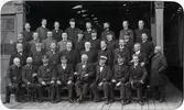 Gruppfoto järnvägstjänstemän.