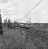 Statens Järnvägar, SJ Rc 1013 med tåg.