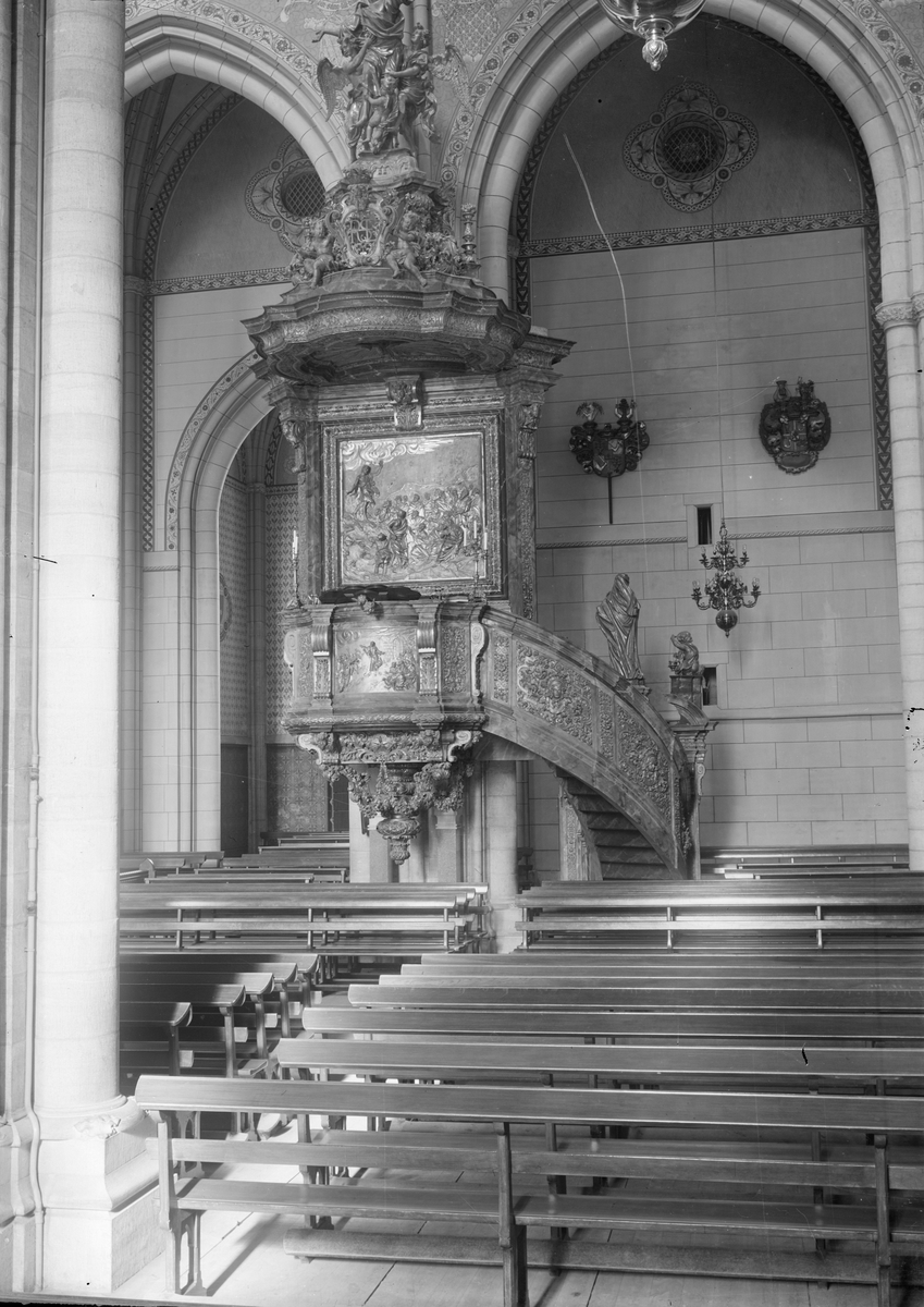 Henri Osti's Fotografiateliér, Predikstolen efter restaureringen, Uppsala domkyrka, Uppsala 1910
