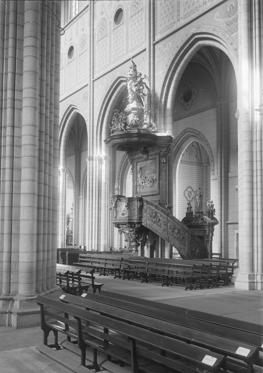 Henri Osti's Fotografiateliér, Predikstolen efter restaureringen, Uppsala domkyrka, Uppsala juni 1913