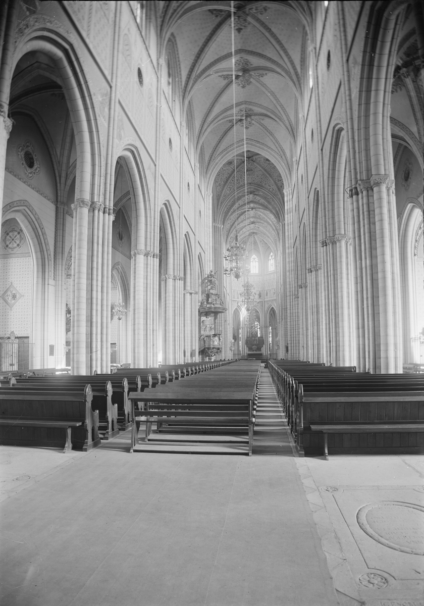 Henri Osti's Fotografiateliér, Mittskeppet efter restaureringen, Uppsala domkyrka, omkring 1900