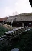 Ladugård med stråtak i Törnbotten.
