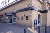 Medborgaregatan sedd från Bergmansgatan, år 2015. Bild 1-3: på höger sida ses fastigheten Hajen 2 (Ostbutiken, Boutique Sandra, Royal Indian Kitchen samt Fiskhallen). Bild 4-5: på vänster sida ses fastigheten Havskatten 12 (Smycka Leif Carlson, Isak & Berg samt Klädboden). Dokumentation av platsen innan rivning och nybyggnation.