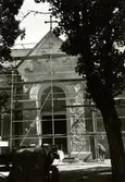 Fågelfors kyrka under fasadrenovering 1974.