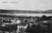Utsikt från Stadsmon mot norr. Mons sågverk och brädgård samt Rosenborgs magasin nere vid fjärden. Bildtext på vykortet 