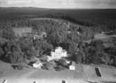 Flygfoto över Nissafors herrgård i Gnosjö kommun. Nr H 1945.