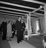 Kronprins Gustav Adolf, sedermera kung Gustav VI Adolf, på besök vid Hantverksutställning i Kalmar 1947.