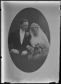 Reproduktionsfotografi av porträtt på ett brudpar. I fotografens egna anteckningar står det 