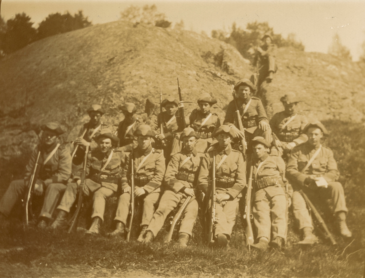 Unknown artist, Fotoalbum innehållande bilder från åren 1915-1916 föreställande Boden-Karlsborgs artilleriregemente A 8.