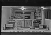 Exteriörbild på skyltfönster med radioappareter i John Anderssons Radioaffär. Nuvarande Radiocentrum
Kvarteret Pärlan Kungsgatan 28.