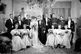 Bröllopsfotografi efter vigseln mellan Gudrun Lembke och Carl Gustaf Rydelius i familjen Lembkes hem i Göteborg.