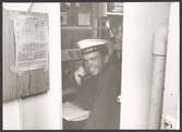 Sjöman i radiohytten ombord på Gladan sommaren 1968