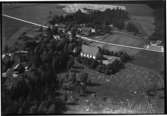 Flygfoto över Berg kyrkan, Hallstahammar