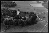 Flygfoto över Munktorps kyrka, Köping