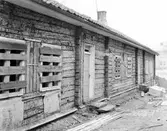 Spinnaregården, i kvarteret Spinnaren, med brädor spikade över alla fönster.