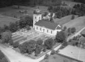 Flygfoto över Barkeryd kyrka i Nässjö kommun. Nr K 307.