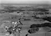 Flygfoto över Ås i Gislaveds kommun. Nr L 641.