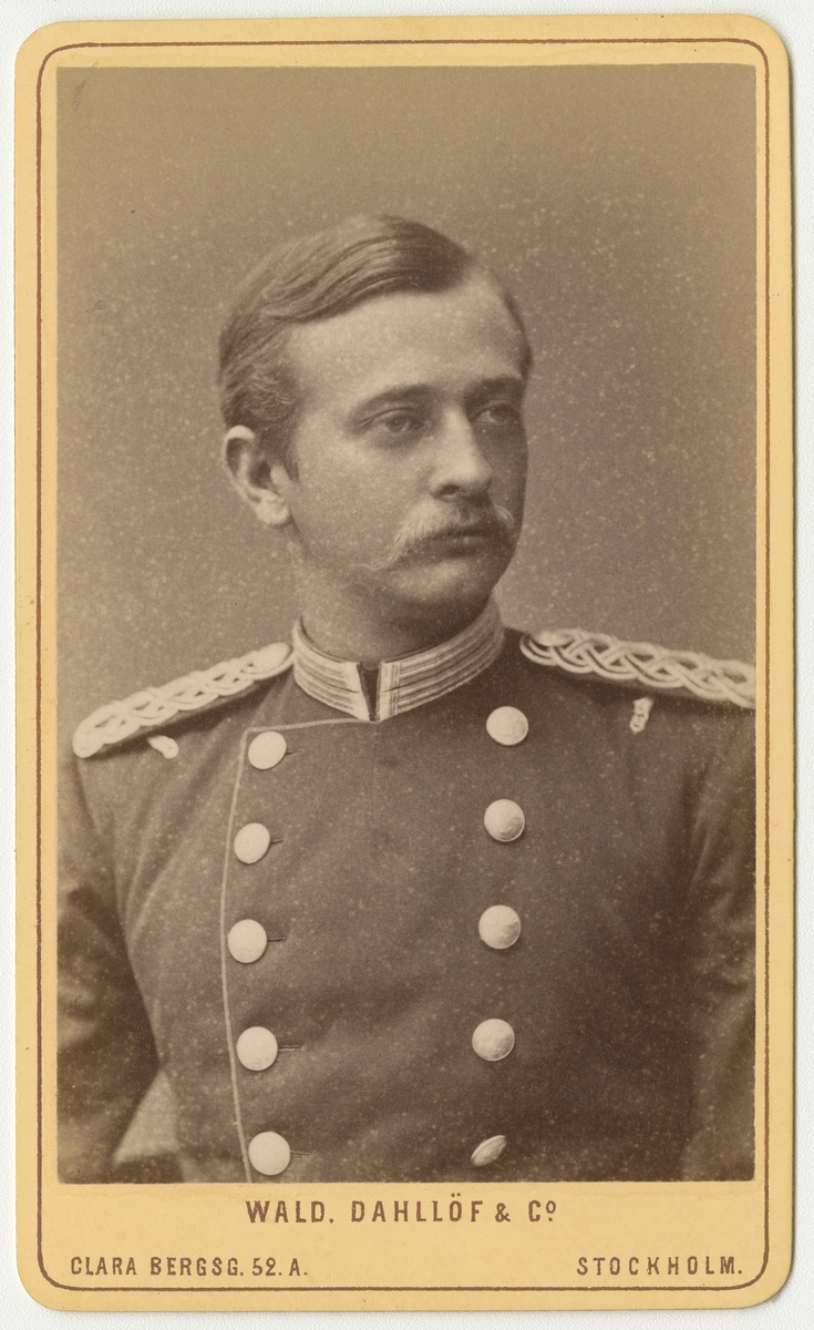Waldemar Dahllöf, Porträtt av Anders Hugo Levin, officer vid Andra livgrenadjärregementet I 5. Se även bild AMA.0001894, AMA.0007947 och AMA.0021773.