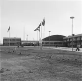 Vänersborg, idrottshuset. Invigning av Folke Truedssons skulptur ”Triad”