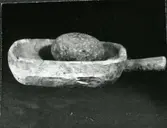 Kila sn, Sala.
Limsta gård.
Något slags mortel eller kryddkvarn.