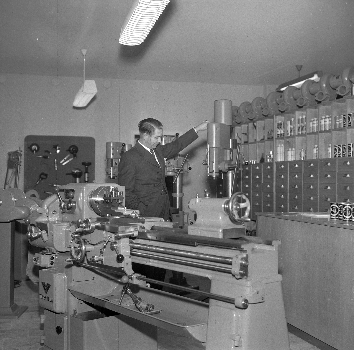 Örebro Kuriren, Machine firm on Rudbeck Street. November 1956.