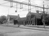 Stationshuset med plattformar