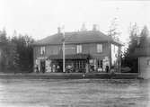 Stationshuset
Stins A B Wallin (1889 - 1895) i dörren