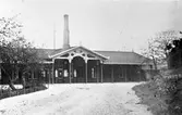 Gamla stationshuset från gatusidan. Nytt stationshus togs i bruk 1910
