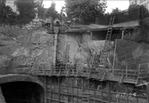 Stödjemur vid tunnel. Södra änden under uppförande