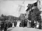 Oscar II anländer till Ånge.
Oscar II var kung i Sverige 1872 - 1907.
Oscar II var även kung i Norge 1872 - 1905.
Unionsupplösningen mellan Sverige och Norge var 1905.