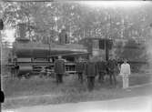 Grustågs och stationspersonal i Lagmansholm, (SJ)
Vid järnvägsspåret mellan Herrljunga och Lerum