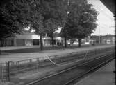 Nya stationshuset och truckhuset från norr i Falköping.