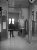 Gamla stationshuset i Falköping. Plattformsspärr i vestibulen