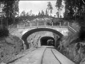 Vägbro vid Skärmsta. Bro för landsväg vid södra ändan av Strömtunneln