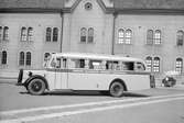 Volvo B 11-buss tillverkad för Hudviksvalls bilaffär. Karossen tillverkad av Aktiebolaget Svenska Järnvägsverkstäderna, ASJ. Leveransfoto.
