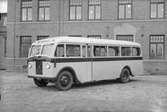 Volvo-buss för A Svensson, Älmeboda. Karossen tillverkad av Aktiebolaget Svenska Järnvägsverkstäderna, ASJ. Leveransfoto.