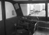 Förarplatsen på motorvagn TGOJ Yo8g 10, byggd av Hilding Carlsson och levererad till Trafikaktiebolaget Grängesberg-Oxelösund Järnväg 1940.