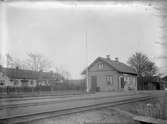 Stationen
Trafikplats anlagd 1874. Stationshus i en våning i trä