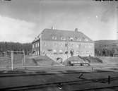 Stationen anlades 1898. Nytt stationshus (två våningar i sten) byggdes 1917