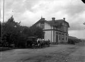 Station anlagd 1896. Tvåvånings stationshus i trä