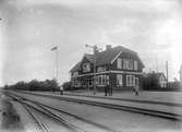 T semafor
Stationen anlades 1901 och undergick 1943 en genomgripande reparation. Stationshus i två våningar i trä