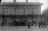 Stationshus av Hällnäsmodellen. Station anlades 1892. 
Tvåvånings stationshus i trä.