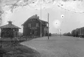 Trafikplats anlagd 1905. Stationshus i två våningar i sten. Byggnaden moderniserad 1937