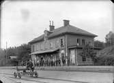 Tvåvånings stationshus i sten, av Boxholmsmodell 
Stationen anlades 1874. Nytt stationshus på 1950-talet. Stationshuset revs 4.11.1996