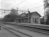 Stationen anlades 1875, och samtidigt uppfördes det första stationshuset. Detta ersattes av ett nybyggt hus 1942