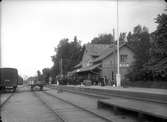 Stationen öppnade för trafik 1 oktober 1869. Byggnaden (en- och enhalvvånings i tegel) moderniserades 1946 då vatten och avlopp installerades. Station öppnad 1/10 1869, hållplats 18/6 1973, men kvar som trafikteknisk station. Stationshuset sålt