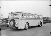Leveransfoto. Buss modell A med registreringsnummer E 35 för linjen Linköping - Skärkinds Ka - Söderköping. Såld till Stockholms Omnibuss AB och i trafik till 1957.