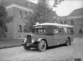 Tidaholmsbuss för Karl Persson, Lotorp. Under 1927-1930 levererades fyra bussar från Tidaholms bruks AB. De var typiska för Lund-s trafikstart. Den sista Tidaholmsbussen levererades 1930 och den var större än de fyra tidigare.