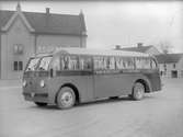 Volvo-buss för Sjölunds Omnibussar i Gävle. AB Svenska Järnvägsverkstäderna använde främst chassier från Volvo, Skania-Vabis och Shevrolet för att bygga bussar. Tillverkningen av busskarosser skylde sig från kontrakt till att karossen med inredning, målning och andra detaljer blev gjurda.