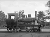 AB lok 3. Ånglok på vändskiva. Leveransfoto. Loket tillverkades av Nohab,  tillverkningsnummer 854. Loket levererades till Danmark. Skrotades 1959.